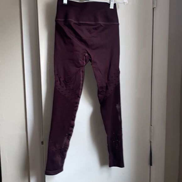 VICTORIAS SECRET High Rise 7/8 Perforated Yoga Seamless Sport Tight Leggings-S - Picture 6 of 10